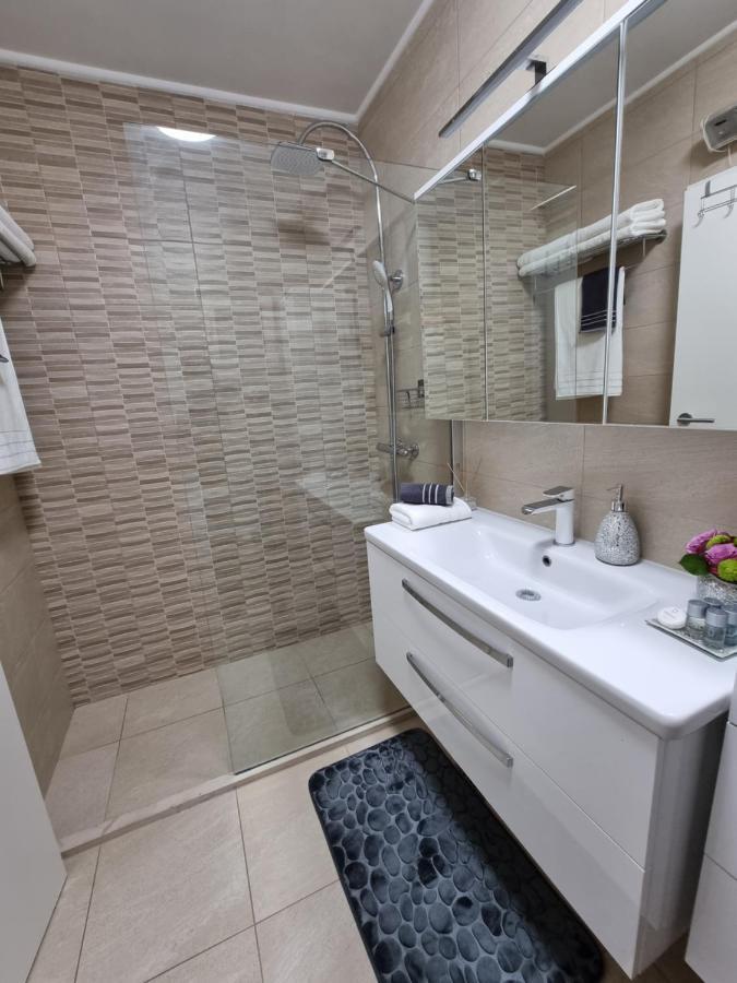 BlueSky Deluxe Apartment Free parking Dubrovnik Eksteriør bilde